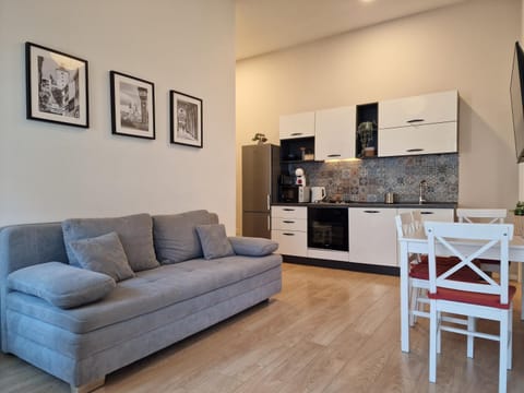 Bed, Kitchen or kitchenette, Living room, Seating area, Dining area, pet friendly