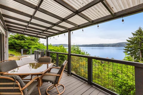 Hoodsport Hideaway House in Hood Canal