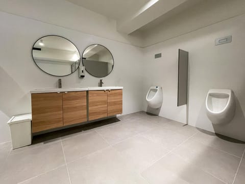 Toilet, Toilet, Hot Tub, Bathroom