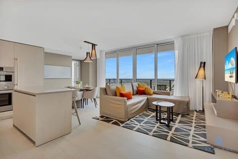 Coastal Relaxation - Parking Included - Amazing Pools Apartment in Hollywood Beach