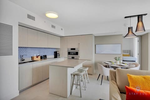 Coastal Relaxation - Parking Included - Amazing Pools Apartment in Hollywood Beach