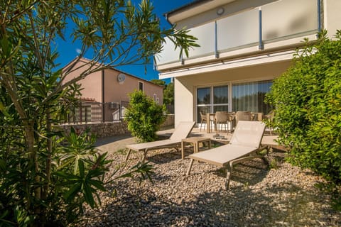 Garden, Seating area