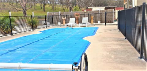 Day, Swimming pool