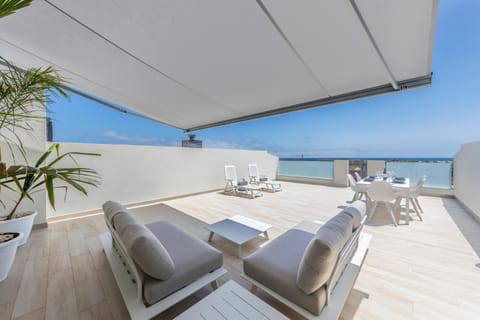 Balcony/Terrace, Dining area, Sea view, sunbed