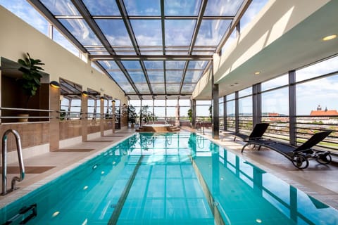 Activities, Hot Tub, Spa and wellness centre/facilities, Fitness centre/facilities, City view, Landmark view, River view, Area and facilities, Swimming pool, children, Family, sunbed, towels