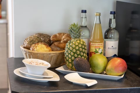 Food and drinks, Food, Drinks