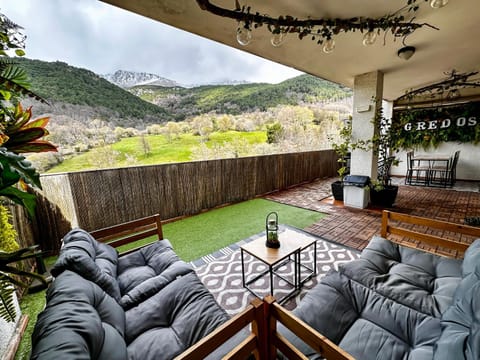 View (from property/room), Balcony/Terrace, Mountain view