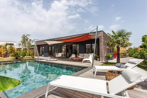Property building, Swimming pool