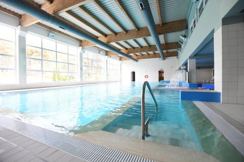 Spring, Day, People, Winter, Summer, Autumn, On site, Swimming pool, Sunset, children, young children, older children, Family