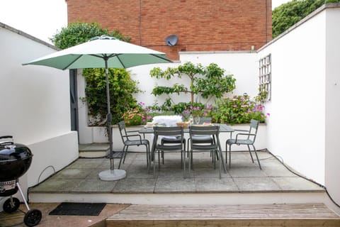 Patio, Day, BBQ facilities, Garden, Balcony/Terrace, Dining area