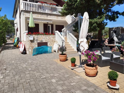 Beach House Apartment in Murter