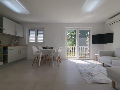 TV and multimedia, Living room, Dining area
