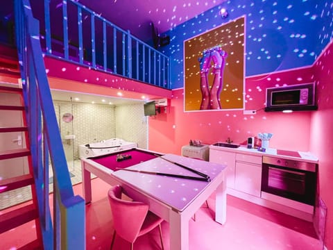 Game Room, Hot Tub, kitchen