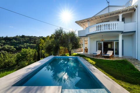 Property building, Garden, Swimming pool, sunbed