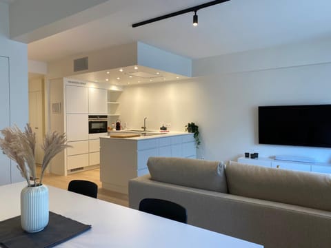 TV and multimedia, Kitchen or kitchenette, Living room