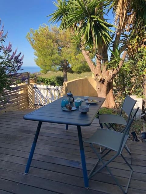 View (from property/room), Balcony/Terrace, Dining area