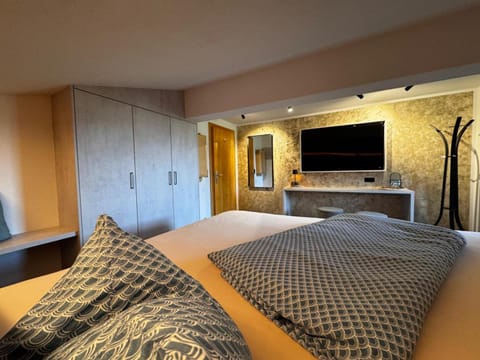 Bed, Bedroom, cot