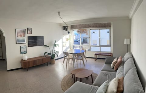 Communal lounge/ TV room, TV and multimedia, Living room, Dining area