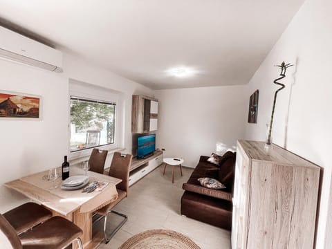 TV and multimedia, Living room, Dining area