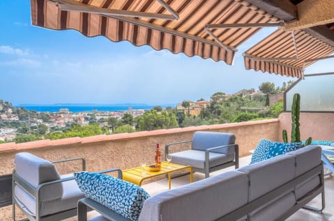 Balcony/Terrace, City view, Mountain view, Sea view, sunbed