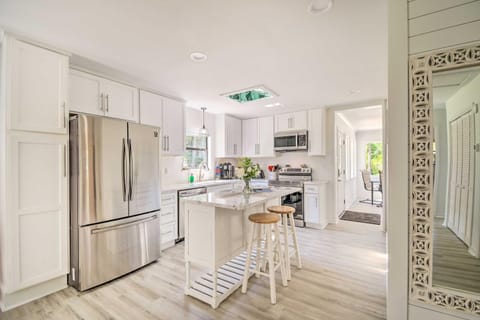 Riverside New Magnolia Springs Home with Dock, Beach House in Alabama