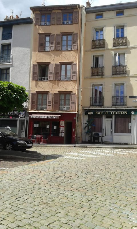 Property building, Neighbourhood