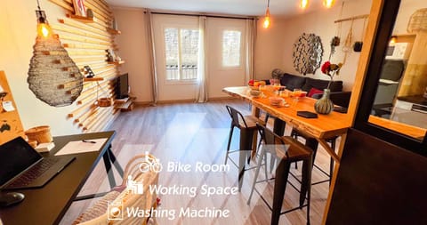 Living room, Seating area, Dining area