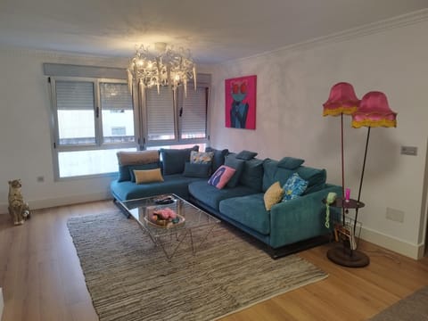 Céntrico y amplio piso con plaza parking Apartment in Cangas