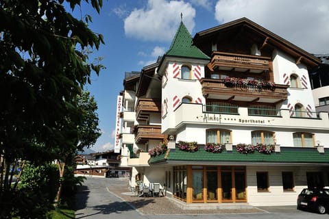 Sporthotel Almhof Bed and Breakfast in Ischgl