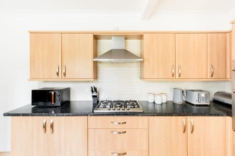 Beautiful 6 bedroom house for 17 guests next to Edgbaston Stadium Apartment in Birmingham