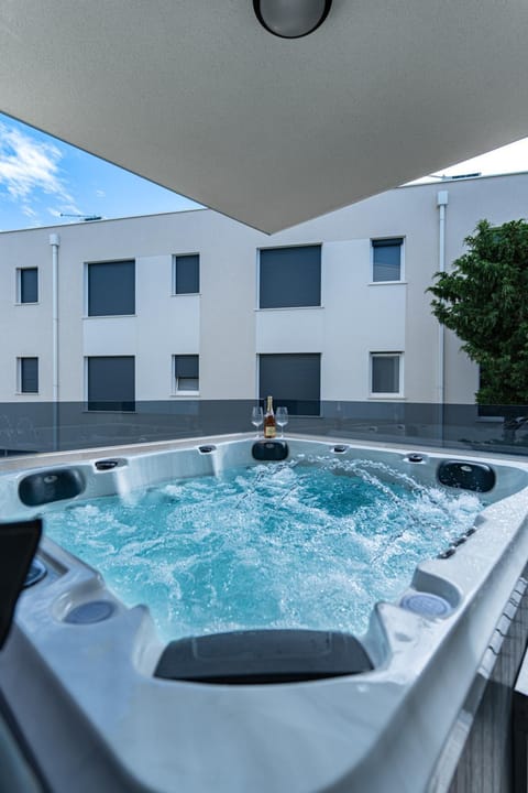 Day, Hot Tub