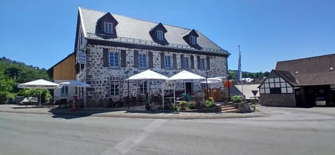 Property building, Day