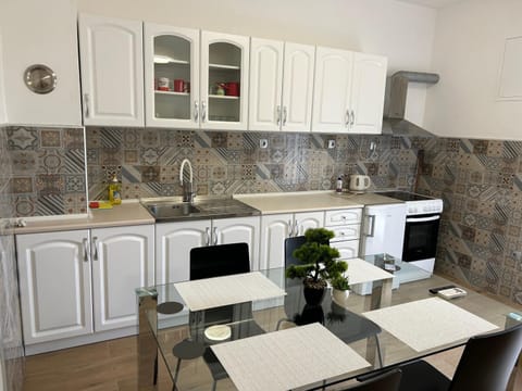 Kitchen or kitchenette, Dining area, oven, stove, toaster