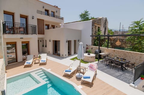 Property building, Dining area, Swimming pool, sunbed
