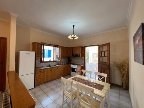 Dining area, Communal kitchen