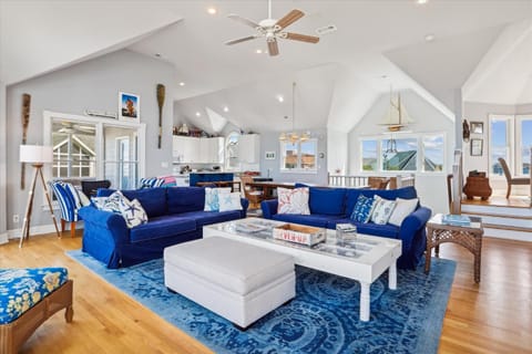 V1233- Easton's Beach House in Corolla