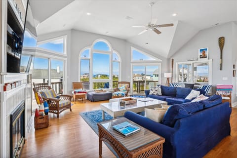 V1233- Easton's Beach House in Corolla