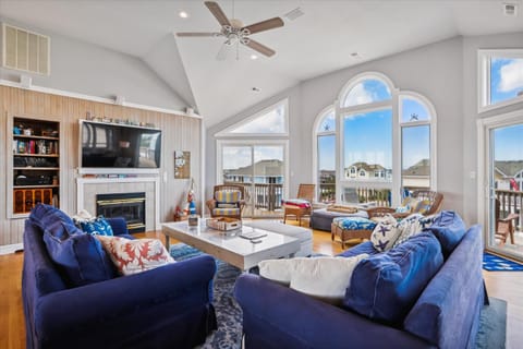 V1233- Easton's Beach House in Corolla