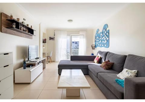 TV and multimedia, Kitchen or kitchenette, Living room, Seating area