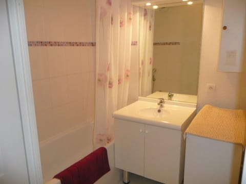 Bel appartement plage, 2 chambres, balcon ensoleillé, garage privatif, animaux acceptés, WIFI optionnel - FR-1-674-2 Apartment in Berck