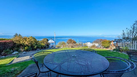 PA Crows Nest Cottage House in Port Angeles