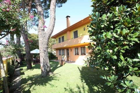 Property building, Facade/entrance, Garden