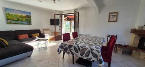 Living room, Dining area