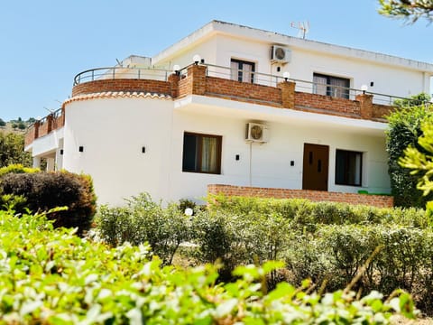 Property building, Spring, Day, Garden, Garden view