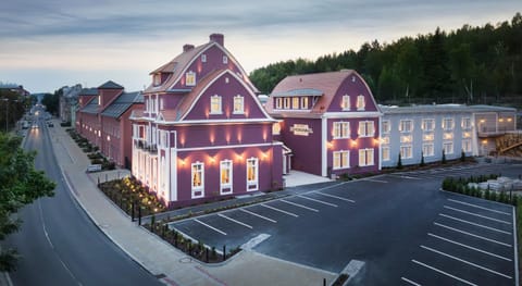 Property building, Facade/entrance, Area and facilities, Parking