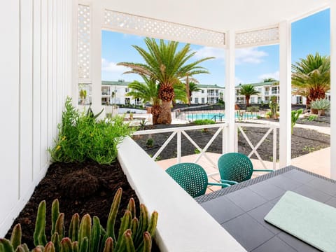 Day, View (from property/room), Balcony/Terrace, Garden view, Swimming pool