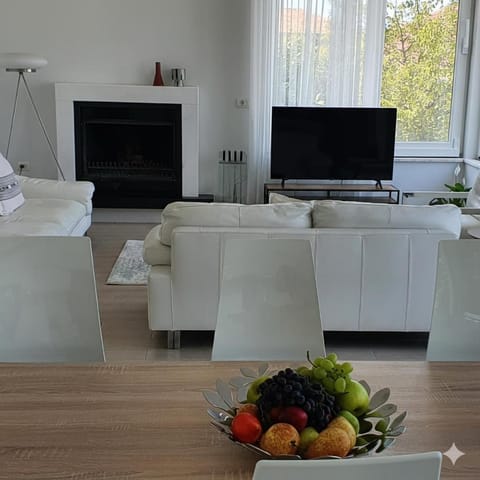 Communal lounge/ TV room, TV and multimedia, Evening entertainment