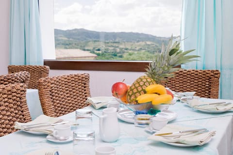 Restaurant/places to eat, Food and drinks