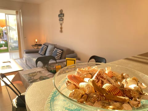 Living room, Photo of the whole room, Seating area, Dining area, Food
