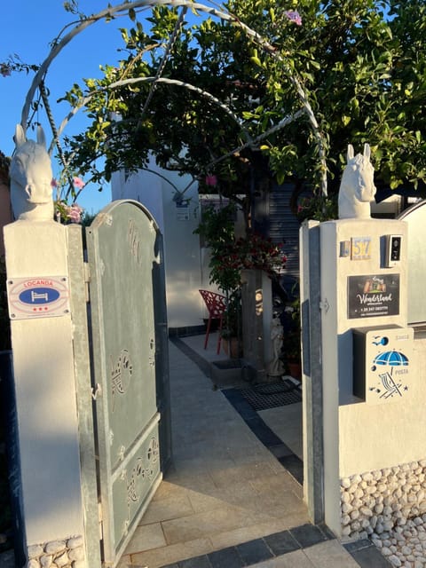 Wonderland Bed and Breakfast in San Teodoro